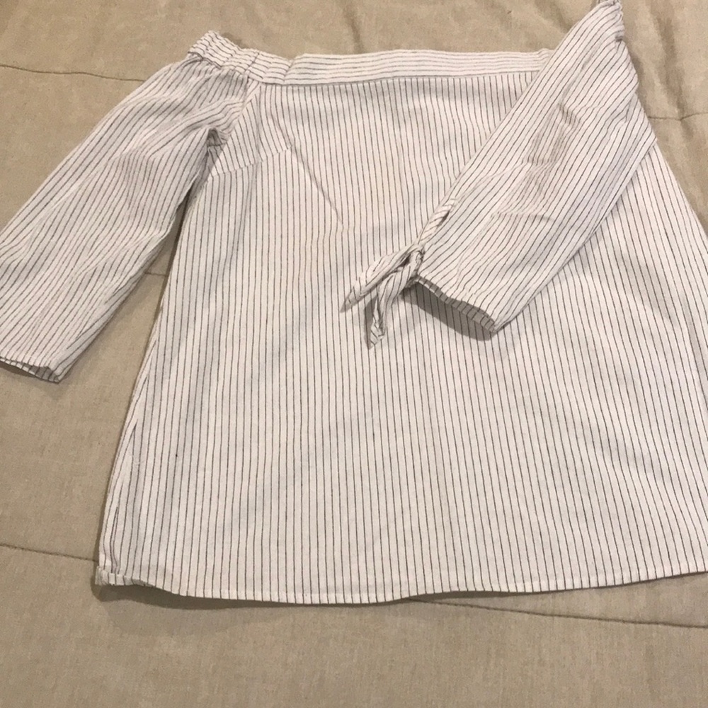 Off the shoulder striped shirt with tie sleeves.